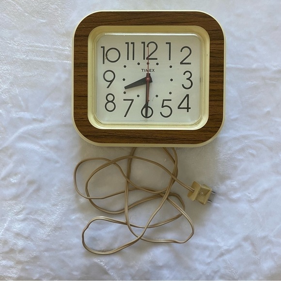 Vintage 70s Timex Electronic Wall Clock - Picture 3 of 5